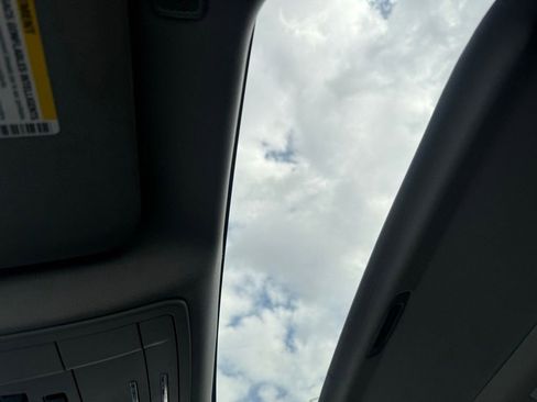 Used 2018 GMC Yukon XL SLT w/ Open Road Package image 9