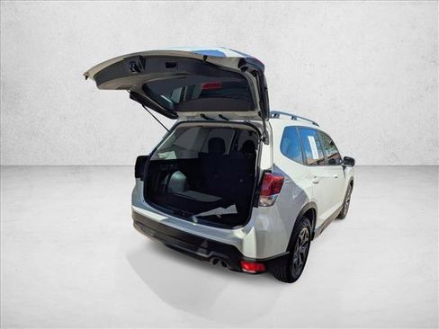 Used 2022 Subaru Forester Premium AWD/4WD image 25