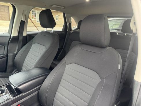 Used 2020 Ford Edge SE image 13