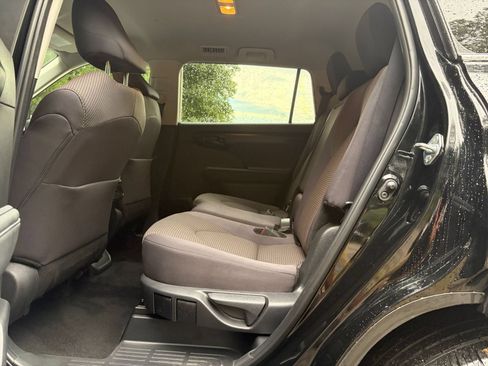 Used 2025 Toyota Highlander LE FWD image 22
