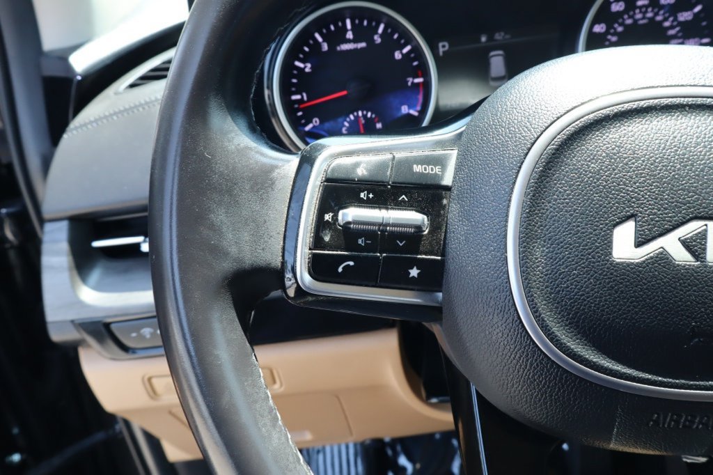 Used 2024 Kia Carnival EX FWD image 23