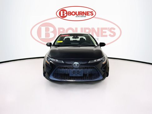 Used 2020 Toyota Corolla LE FWD image 3