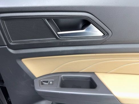 Used 2023 Volkswagen Atlas Cross Sport SE w/ Panoramic Sunroof Package FWD image 43