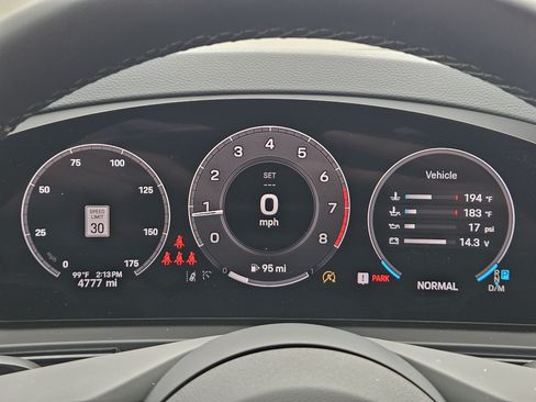 Used 2025 Porsche Cayenne AWD/4WD image 17