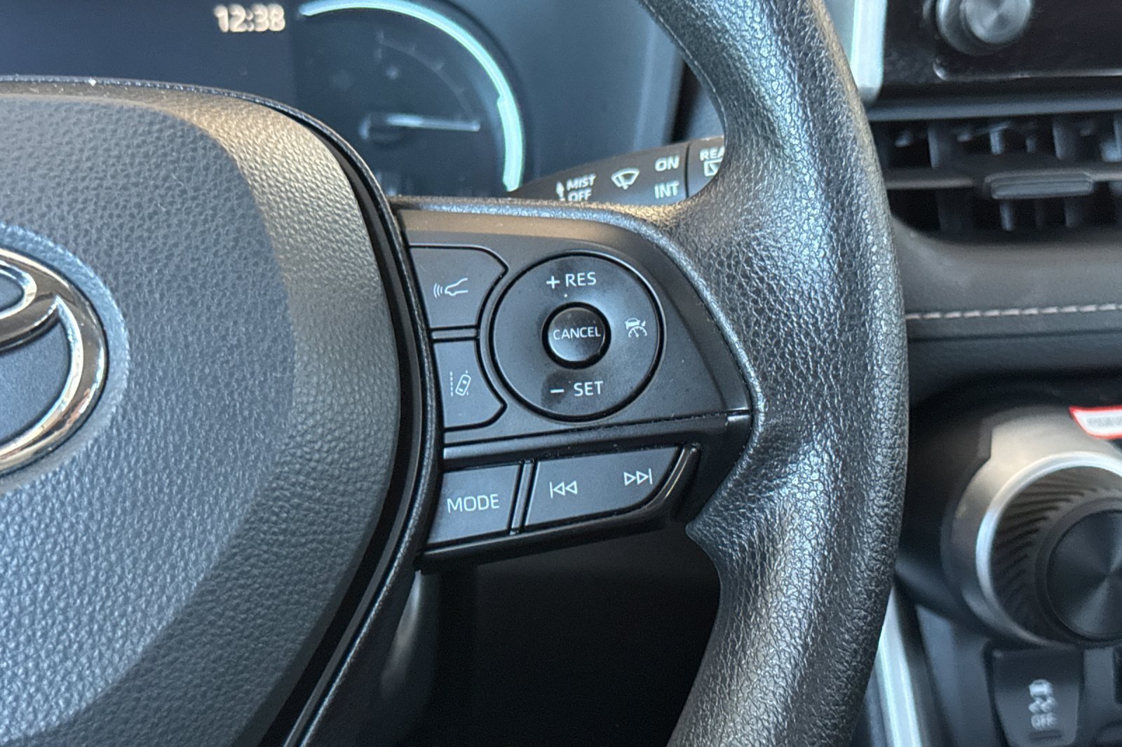 Certified 2025 Toyota RAV4 LE AWD/4WD image 29