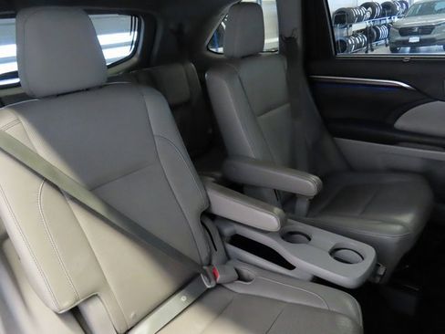Used 2015 Toyota Highlander Limited image 31