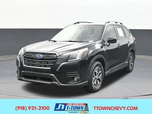 Used 2023 Subaru Forester Premium AWD/4WD image 3