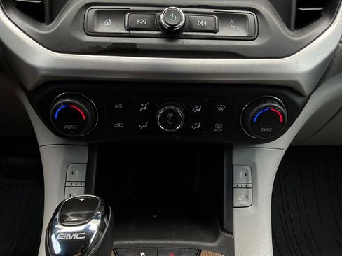 Used 2019 GMC Acadia SLE FWD image 28