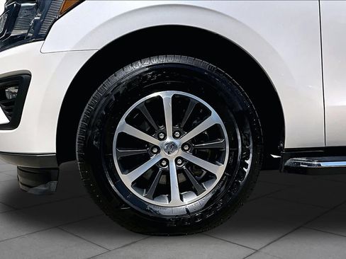 Used 2018 Ford Expedition XLT w/ Equipment Group 202A RWD image 11