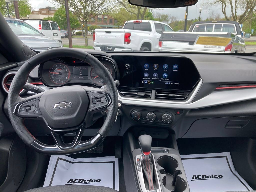 Used 2024 Chevrolet Trax RS w/ Driver Confidence Package FWD image 4