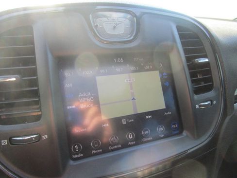 Used 2018 Chrysler 300 S w/ 300S Premium Group image 16