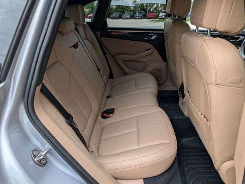 Certified 2024 Porsche Macan AWD/4WD image 24