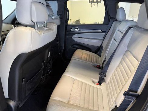 Used 2018 Jeep Grand Cherokee Limited image 19