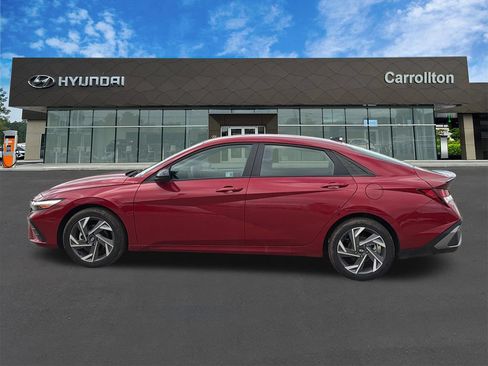 Certified 2025 Hyundai Elantra Sport FWD image 6