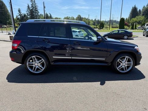 Used 2011 Mercedes-Benz GLK 350 4MATIC image 3