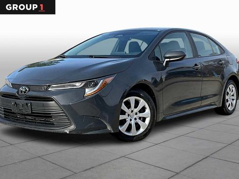Used 2023 Toyota Corolla LE image 1