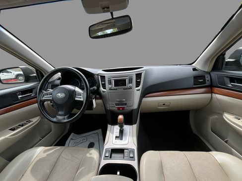 Used 2014 Subaru Outback 2.5i Limited w/ Moonroof Package AWD/4WD image 9