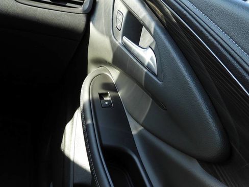 Used 2019 Buick Envision Essence FWD image 40