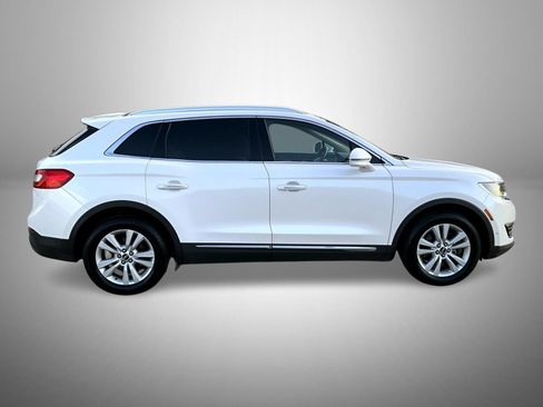 Used 2017 Lincoln MKX Reserve AWD/4WD image 4