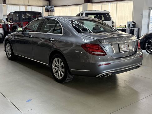 Used 2018 Mercedes-Benz E 300 4MATIC image 4