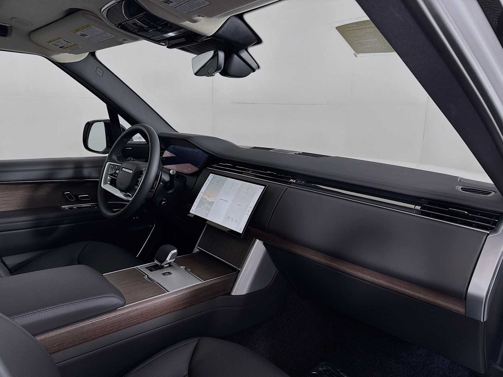 New 2026 Land Rover Range Rover Long Wheelbase SE AWD/4WD image 30