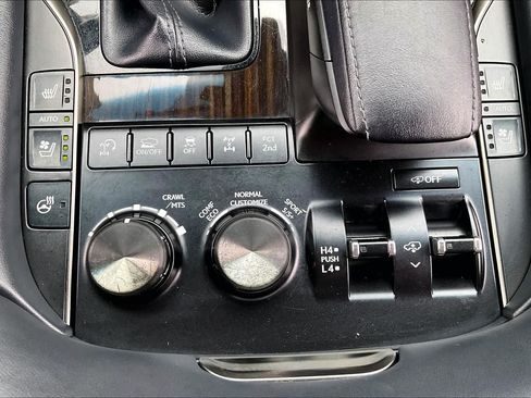 Used 2019 Lexus LX 570 4WD w/ Luxury Package image 33