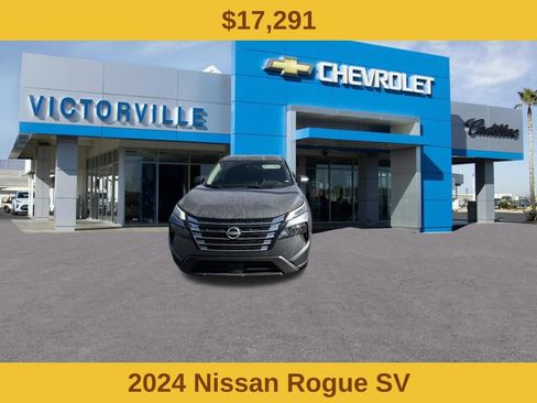 Used 2024 Nissan Rogue SV FWD image 2
