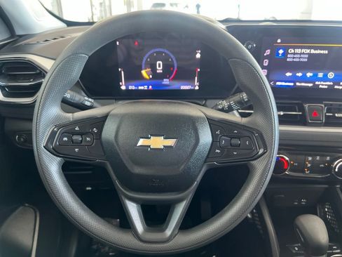 Used 2025 Chevrolet TrailBlazer LT AWD/4WD image 40