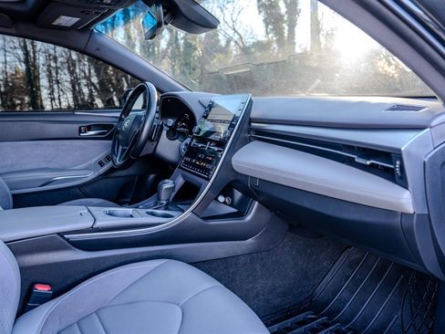 Used 2020 Toyota Avalon Touring image 33