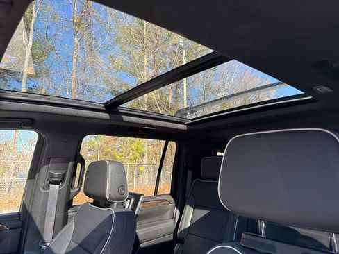 Used 2024 Chevrolet Suburban Premier image 42