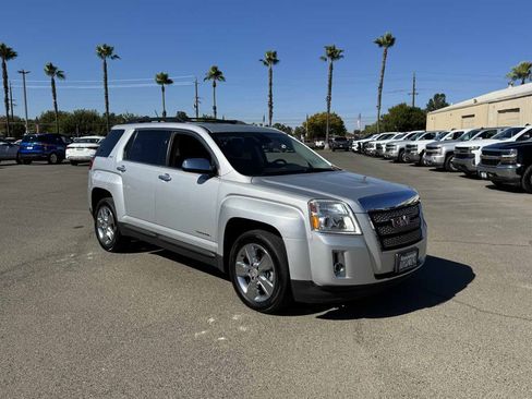 Used 2014 GMC Terrain SLT w/ Chrome Appearance Package FWD image 2