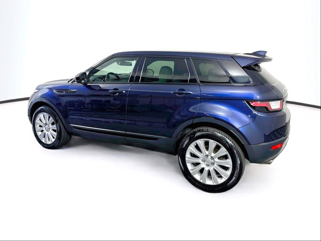 Used 2018 Land Rover Range Rover Evoque SE AWD/4WD image 6