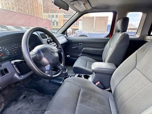 Used 2001 Nissan Frontier XE image 14