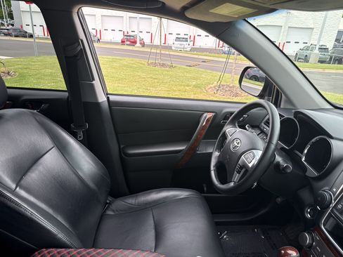 Used 2013 Toyota Highlander Limited AWD/4WD image 34