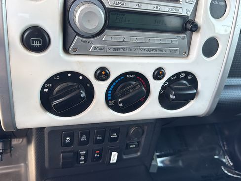 Used 2010 Toyota FJ Cruiser 4WD image 27