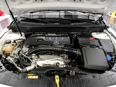 Used 2021 Mercedes-Benz GLB 250 w/ Premium Package image 54