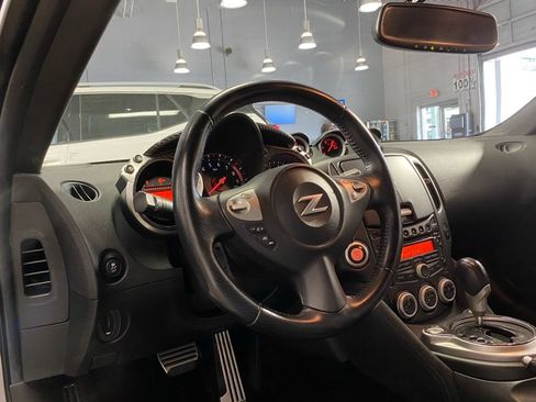 Used 2014 Nissan 370Z Touring RWD image 19