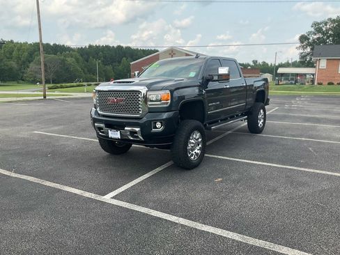 Used 2017 GMC Sierra 2500 Denali w/ Duramax Plus Package AWD/4WD image 14