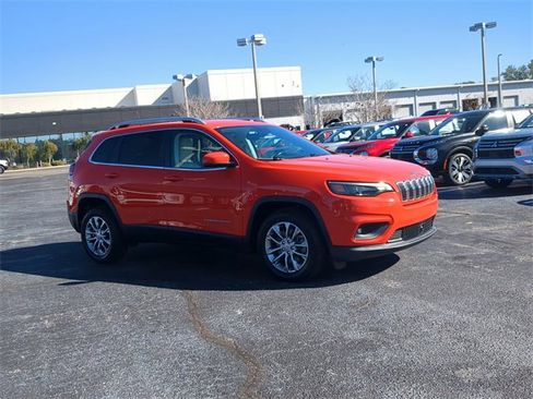 Used 2021 Jeep Cherokee Latitude Lux w/ Comfort/Convenience Group image 4