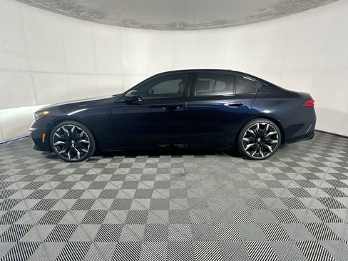 Used 2025 BMW 530i w/ M Sport Package RWD image 6