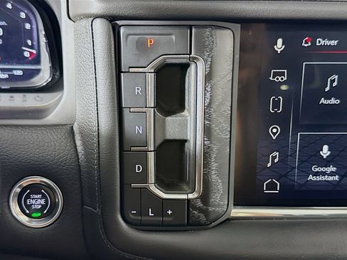 Used 2023 GMC Yukon XL Denali AWD/4WD image 17