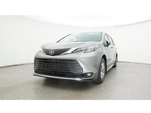 New 2026 Toyota Sienna XLE image 35