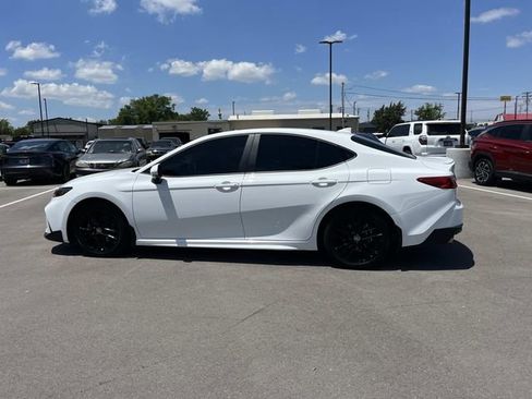 Used 2025 Toyota Camry SE FWD image 8