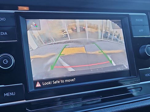 Certified 2023 Volkswagen Jetta SE w/ Panoramic Sunroof Package image 10