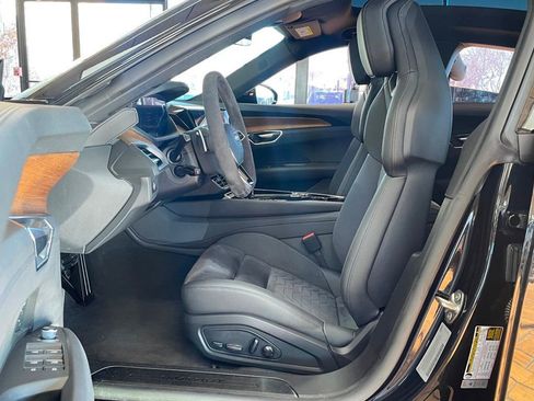 Used 2023 Audi e-tron GT Premium Plus image 10