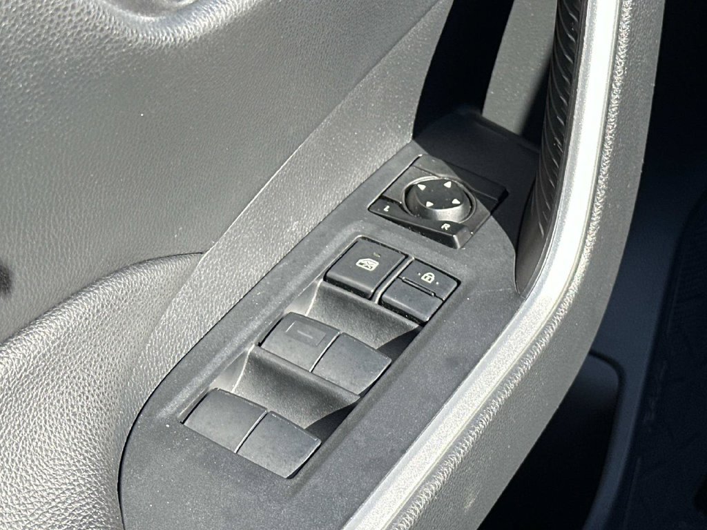 Used 2019 Toyota RAV4 XLE FWD image 18