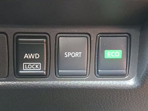 Used 2017 Nissan Rogue SV AWD/4WD image 23