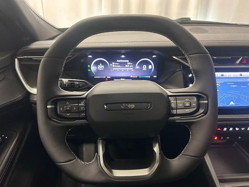 New 2026 Jeep Cherokee Overland image 9