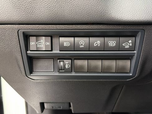 Used 2026 Toyota Tundra Limited AWD/4WD image 29