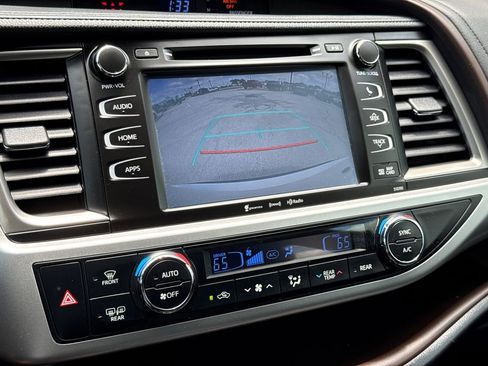 Used 2019 Toyota Highlander XLE FWD image 26